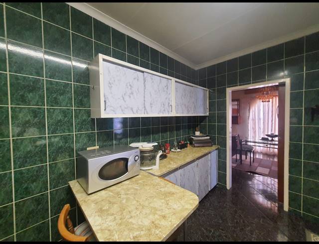 3 BEDROOM HOUSE FOR SALE IN VANDERBIJLPARK SE 6